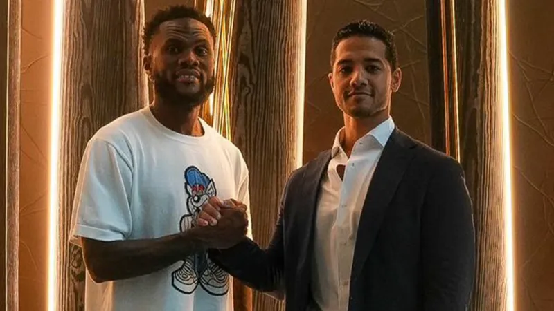 رسميًا.. الأهلي يعلن ضم "فرانك كيسي" نجم خط وسط برشلونة 