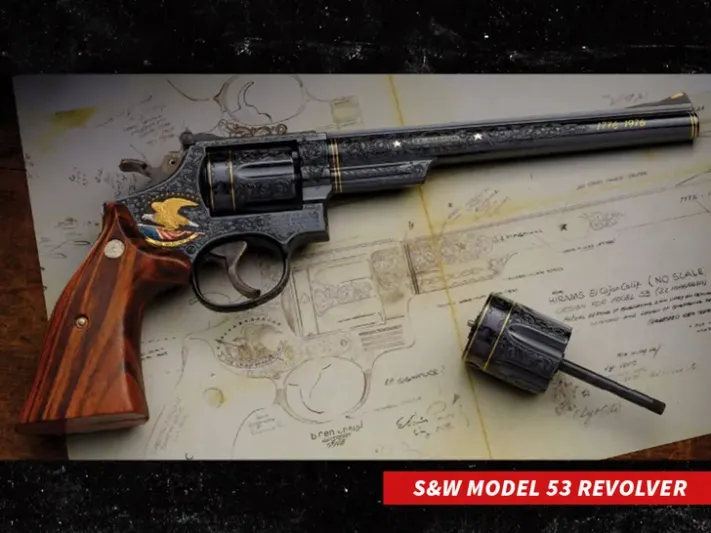 بيع مسدس "إلفيس بريسلي" بـ 200 ألف دولار في مزاد 