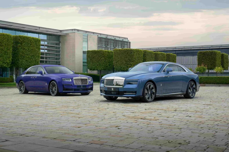 رولز-رويس في معرض صالون بريفيه 2023 - المصدر: Rolls-Royce رولز-رويس سبكتر وغوست بيسبوك في معرض صالون بريفيه 2023