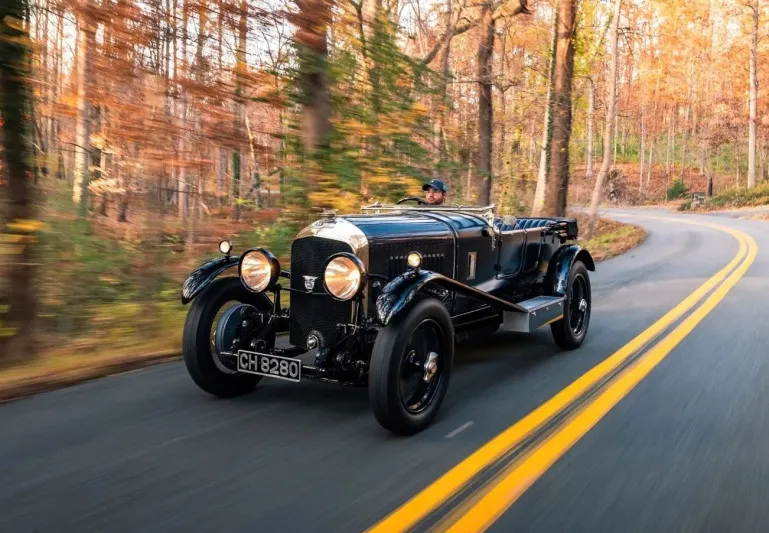 بيع سيارة بنتلي نادرة مقابل 1.6 مليون دولار