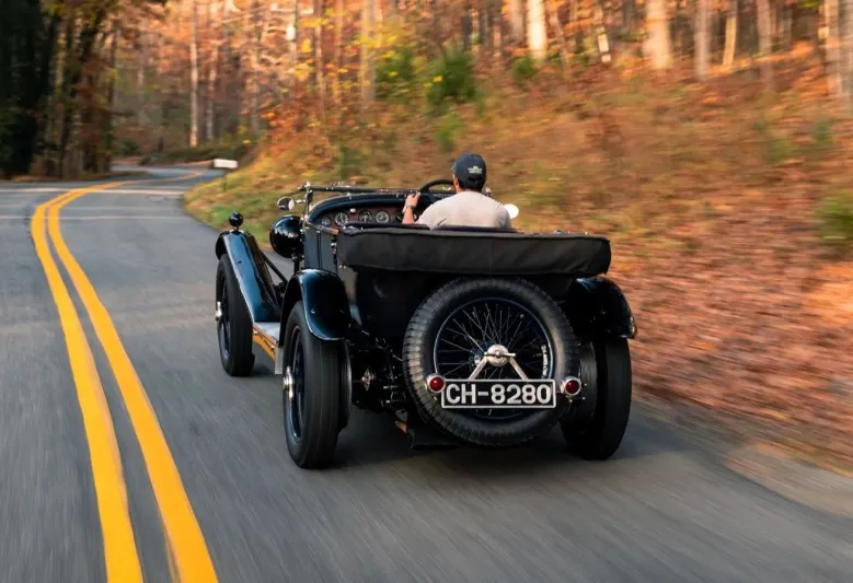 بيع سيارة بنتلي نادرة مقابل 1.6 مليون دولار