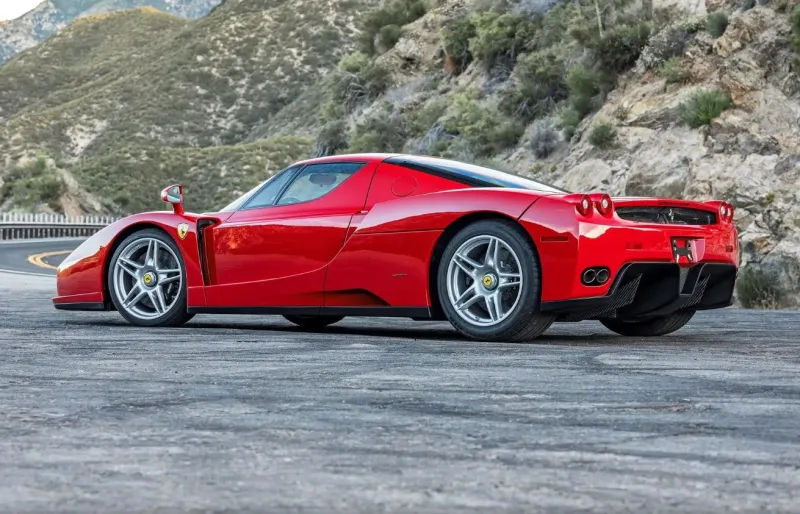 بيع فيراري إنزو موديل 2003 مقابل أكثر من 4 ملايين دولار