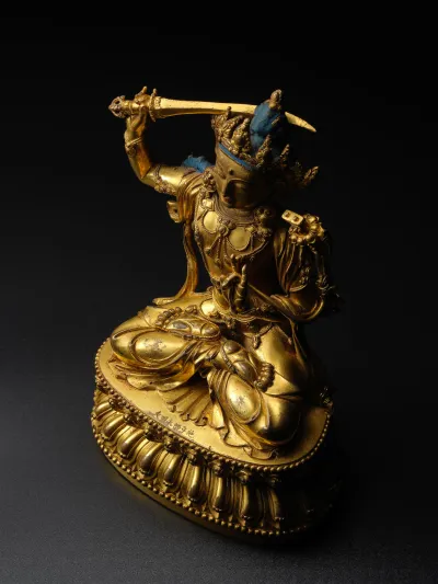 تمثال يعود تاريخه لأسرة "مينغ" الصينية الحاكمة للبيع مقابل مليون دولار