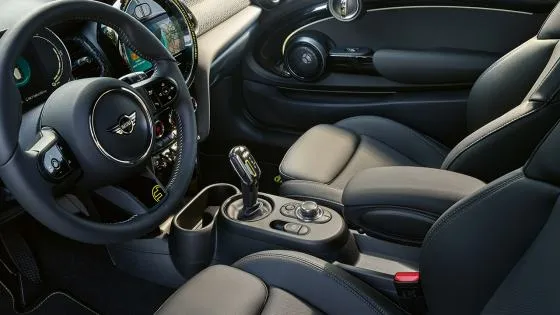 ميني كوبر الكهربائية.. مظهر البساطة الكاريزمية مع الحداثة التكنولوجية (فيديو)