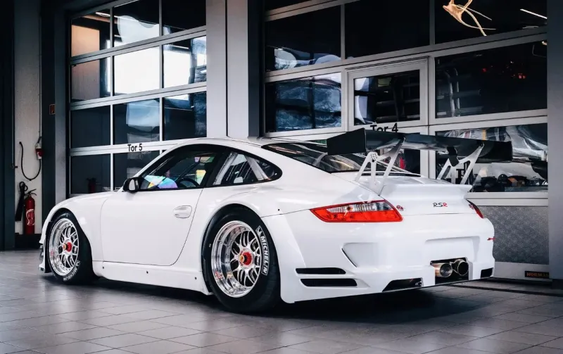 مصدر الصورة - rmsothebys عرض سيارة بورشة 911 فريدة في مزاد "rmsothebys"