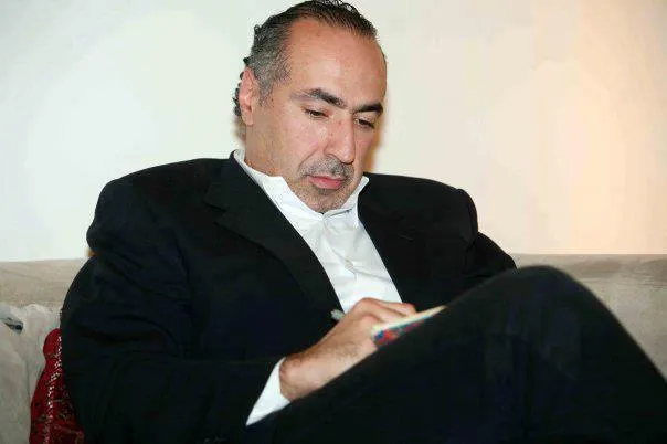 وفاة الروائي والصحافي "هاني نقشبندي"