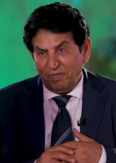 وفاة الشاعر كريم العراقي عن عمر 68 عاما