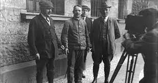 "ليسوا في السينما فقط".. أشهر مصاصي الدماء في الواقع | فيديو