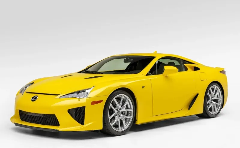 سيارة "Lexus LFA" للبيع مقابل 1.2 مليون دولار