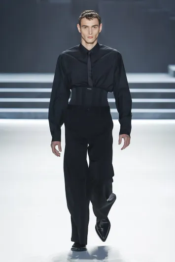 "معايير مختلفة للجمال".. Dolce & Gabbana تبدّل قواعد الأناقة الذكوريّة