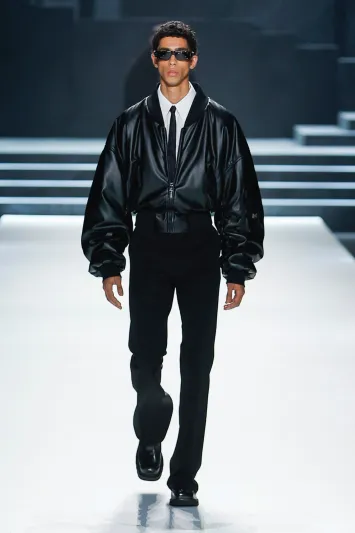 "سلاح الرجل في كل المواسم".. تصاميم ساحرة لسترات الخريف والشتاء