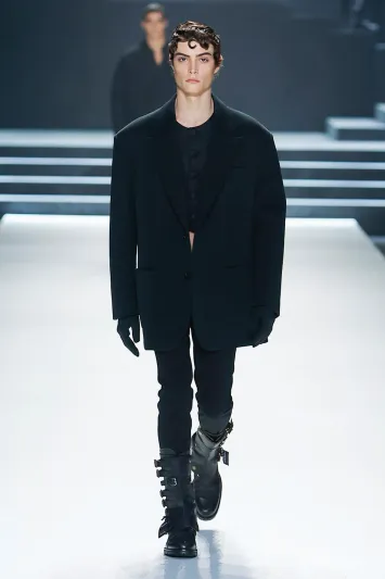 "سلاح الرجل في كل المواسم".. تصاميم ساحرة لسترات الخريف والشتاء