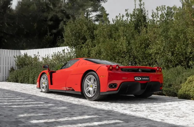 فيراري Enzo F40 موديل 2004 للبيع مقابل 3.5 مليون يورو