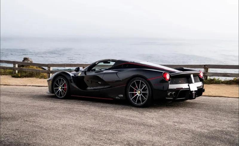 سيارة "LaFerrari Aperta" للبيع مقابل 5.8 مليون دولار في مزاد