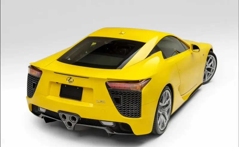 سيارة "Lexus LFA" للبيع مقابل 1.2 مليون دولار