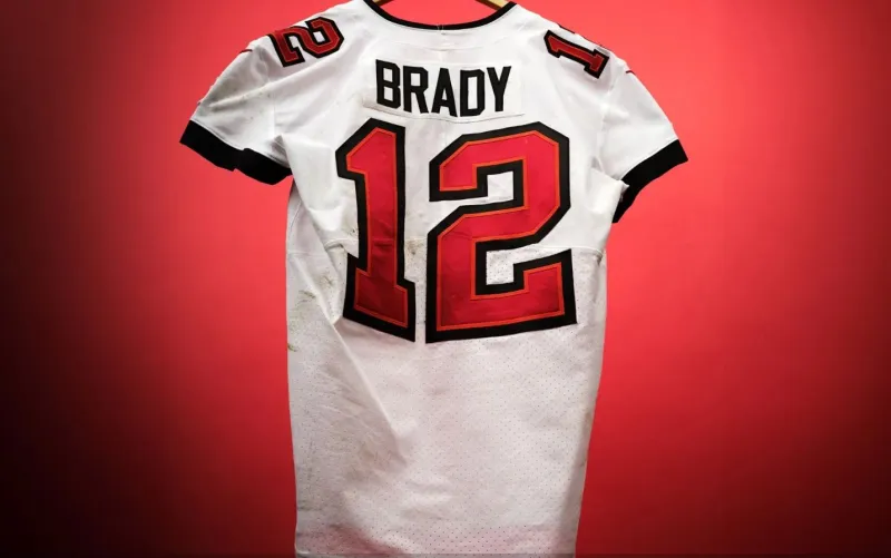 آخر قميص ارتداه "توم برادي" بـ "Super Bowl" للبيع مقابل 2.5 مليون دولار