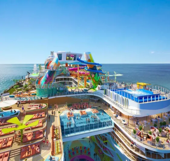 أكبر سفينة في العالم تبحر في رحلتها الأولى عام 2025 (فيديو)