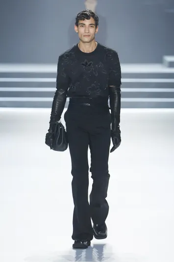 "معايير مختلفة للجمال".. Dolce & Gabbana تبدّل قواعد الأناقة الذكوريّة