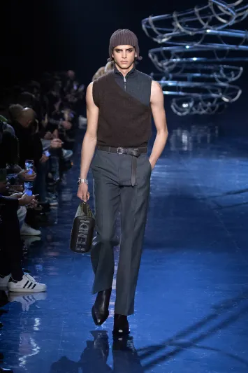 أزياء "Fendi" لخريف 2023 وشتاء 2024.. أناقة واهتمام بأدق التفاصيل