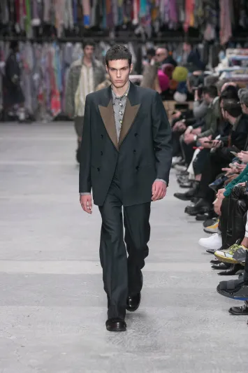 "سلاح الرجل في كل المواسم".. تصاميم ساحرة لسترات الخريف والشتاء