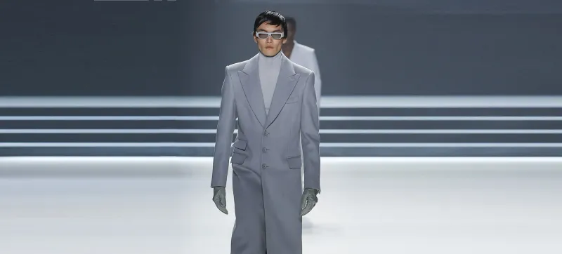 "معايير مختلفة للجمال".. Dolce & Gabbana تبدّل قواعد الأناقة الذكوريّة