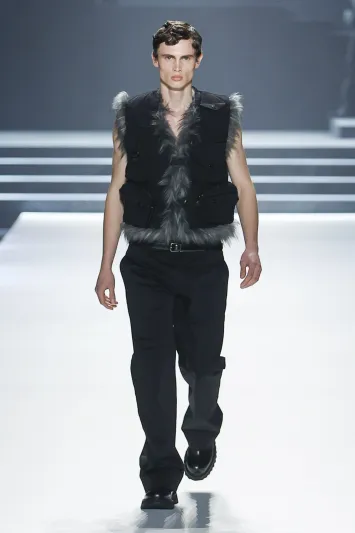 "معايير مختلفة للجمال".. Dolce & Gabbana تبدّل قواعد الأناقة الذكوريّة