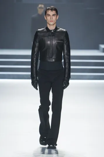 "معايير مختلفة للجمال".. Dolce & Gabbana تبدّل قواعد الأناقة الذكوريّة