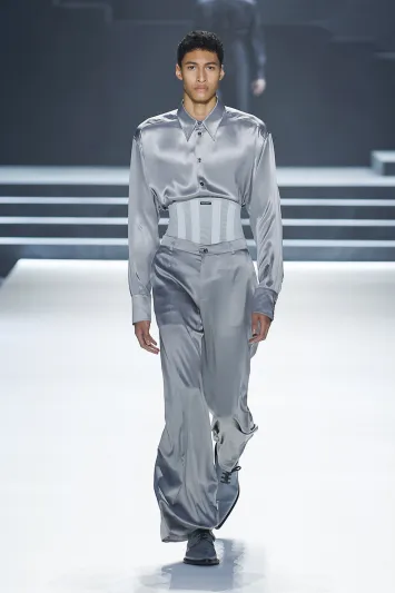 "معايير مختلفة للجمال".. Dolce & Gabbana تبدّل قواعد الأناقة الذكوريّة