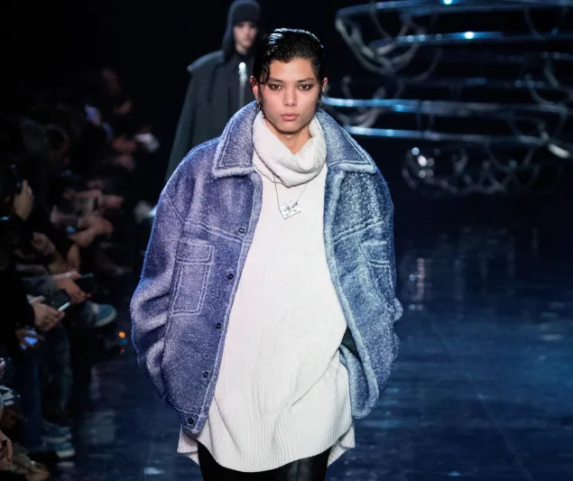 أزياء "Fendi" لخريف 2023 وشتاء 2024.. أناقة واهتمام بأدق التفاصيل