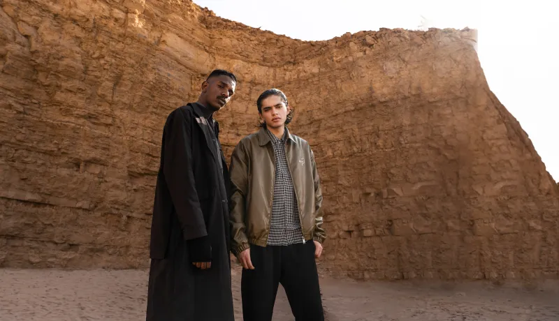 من الدرعية إلى العالم.. "الرجل" تحنو على الصحراء وتستلهم اتجاها جديدا للموضة