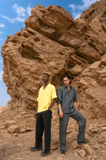 من الدرعية إلى العالم.. "الرجل" تحنو على الصحراء وتستلهم اتجاها جديدا للموضة