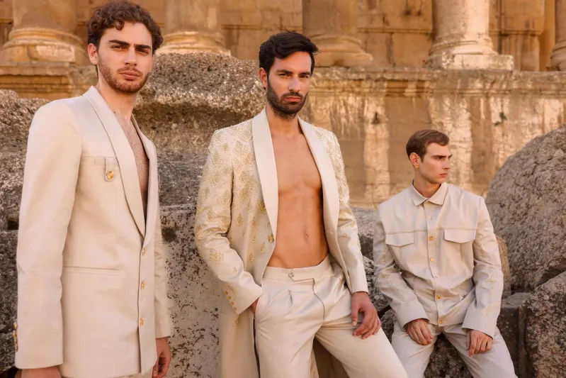 أزياء "جورج حبيقة" الرجالية تزين قلعة "بعلبك" اللبنانية