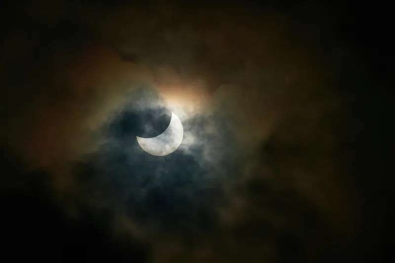 سماء السعودية تشهد خسوفًا جزئيًّا للقمر في هذا الموعد