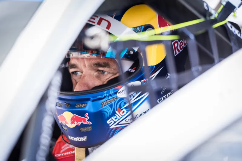 فيديو يوثق احتراق سيارة في حلبة "ديراب الرياض"