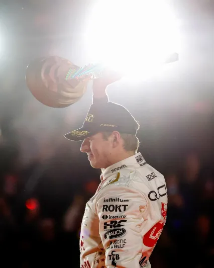 ماكس فيرستابن يحقق الفوز في سباق جائزة لاس فيجاس الكبرى