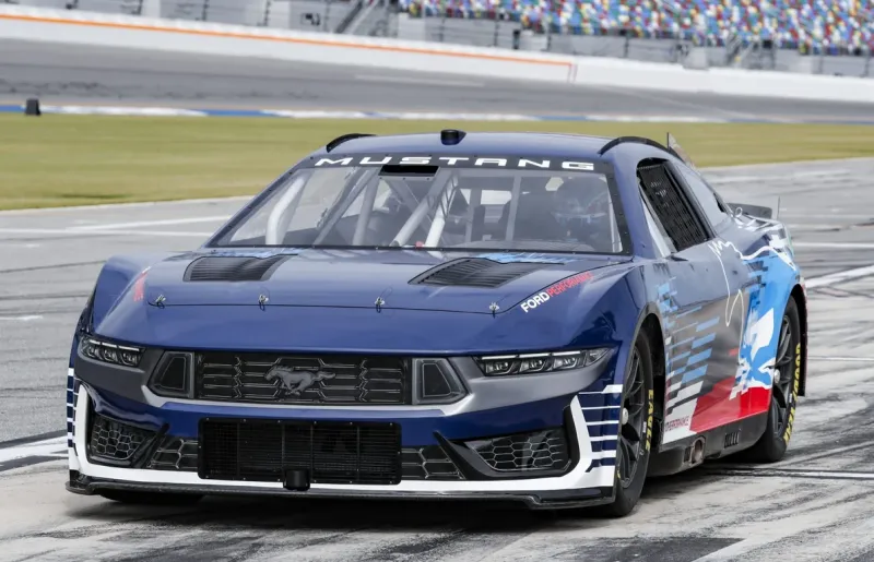 موستانج دارك هورس الجديدة تشارك في سباق ناسكار لعام 2024