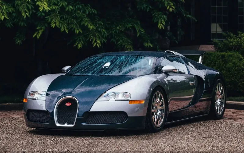 سيارة "Bugatti Veyron 16.4" موديل 2006 للبيع في مزاد بـ 1.75 مليون دولار