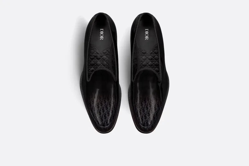 طريقة اختيار الأحذية الرجالية.. وكيفية تنسيقها مع الملابس