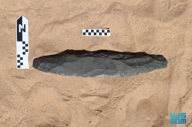 اكتشاف "فأس أثري" يعود لأكثر من 200 ألف عام في "العُلا"