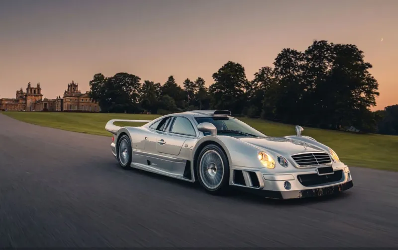 سيارة "Mercedes-Benz CLK GTR" موديل 1999 للبيع مقابل 9 مليون دولار