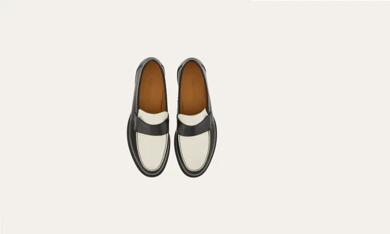 أحذية "Loafers".. لا مفرّ منها في هذا الموسم أحذية "Loafers".. لا مفرّ منها في هذا الموسم