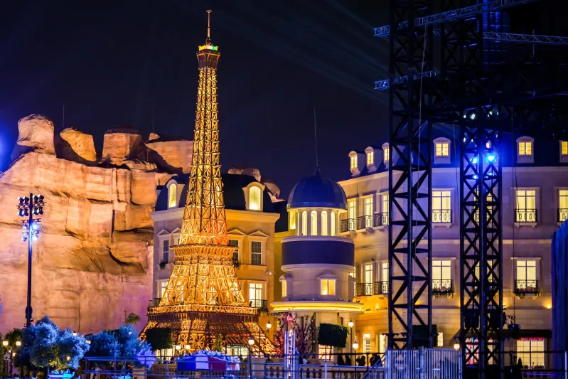 الكروسان والقهوة.. ملاذ زوار المنطقة الفرنسية في "بوليفارد وورلد"