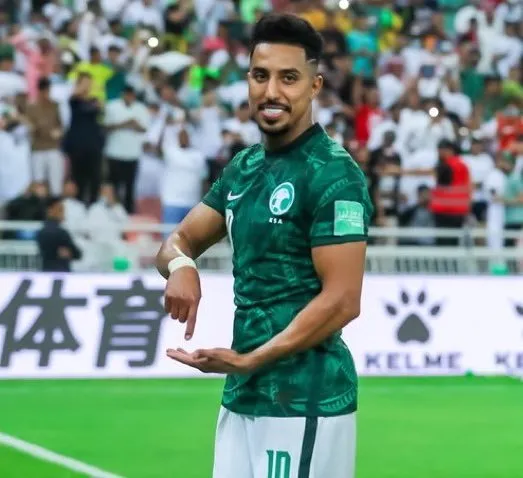 لماذا استبعد مانشيني "سالم الدوسري" من معسكر منتخب السعودية؟