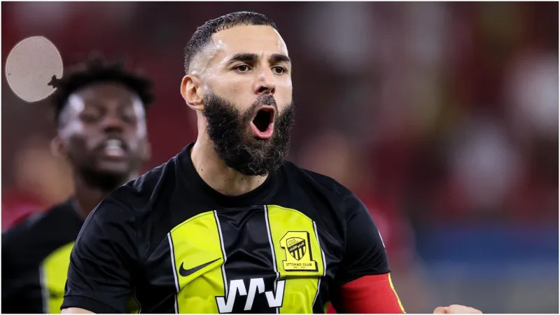 كشف عن سبب قدومه للسعودية.. بنزيما يتغزّل في المشروع الرياضي للمملكة