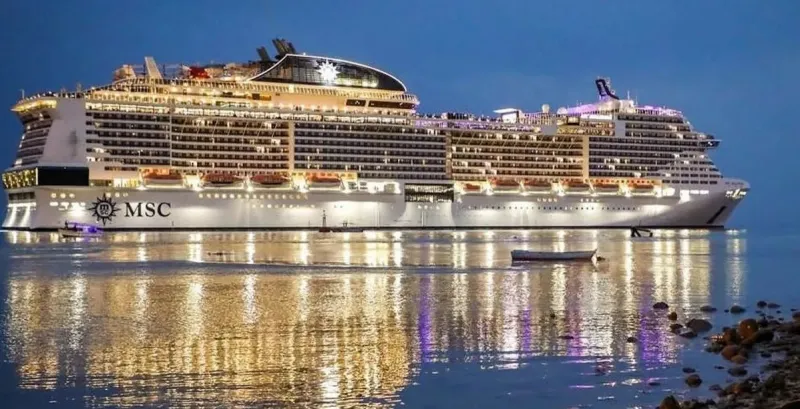 أكثر من 900 سائح يزورون جدة التاريخية على متن رحلات "كروز السعودية"