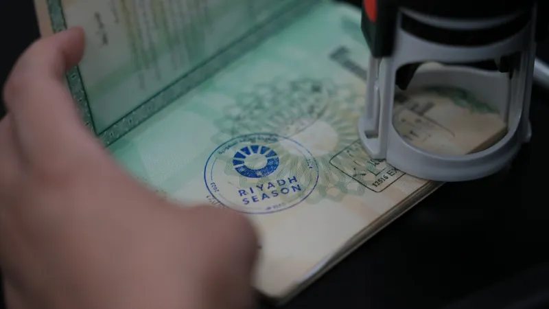 الجوازات تطلق ختمًا خاصًّا يحمل شعار "موسم الرياض 2023"