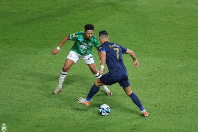 كريستيانو رونالدو يخضع لجلسات علاج بالحجامة (فيديو)