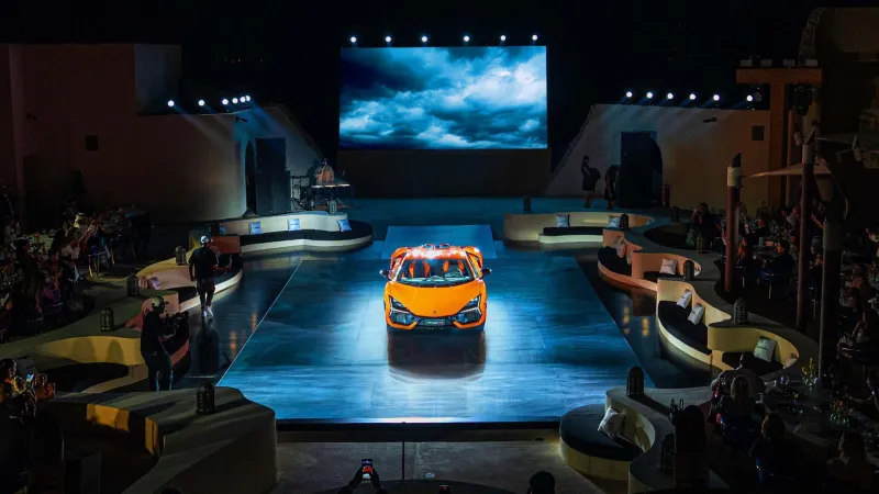 "Lamborghini  Revuelto" الرياضية الهجينة تنطلق في الأسواق العربية