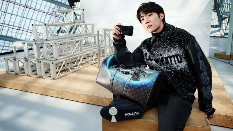 اطلالة جريئة من Louis Vuitton خريف و شتاء 2023/2024 - المصدر: Louis Vuitton تصميمات هندسية وأقمشة عصرية.. دليل الرجل الجريء لخريف وشتاء 2024/2023