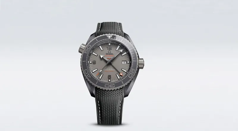 ساعة "Seamaster Planet Ocean Dark Grey".. تطويع الخزف لمزيد من الخفة والمتانة